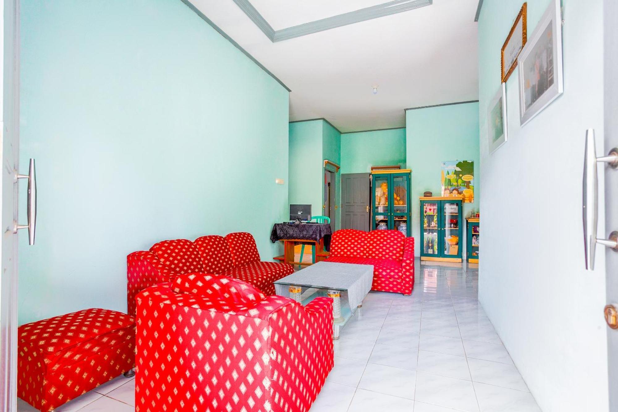 Oyo 2903 Putri Residence Syariah Bukittinggi Exterior photo