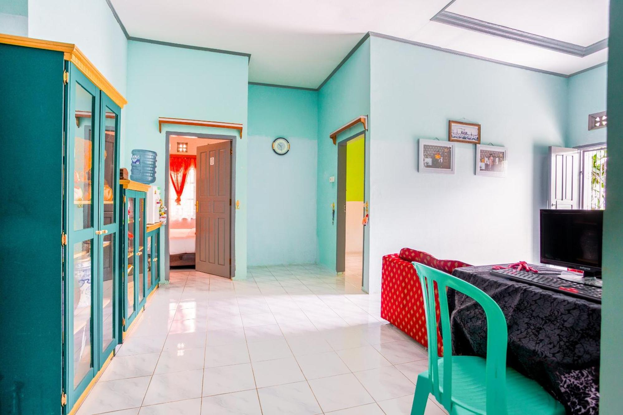 Oyo 2903 Putri Residence Syariah Bukittinggi Exterior photo